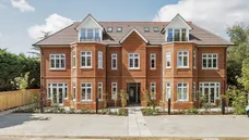 More Lane, Esher KT10 photo 1