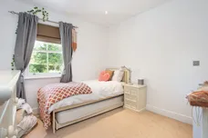 Mornington Drive Winchester SO22 photo 5