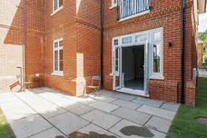 More Lane, Esher KT10 photo 5
