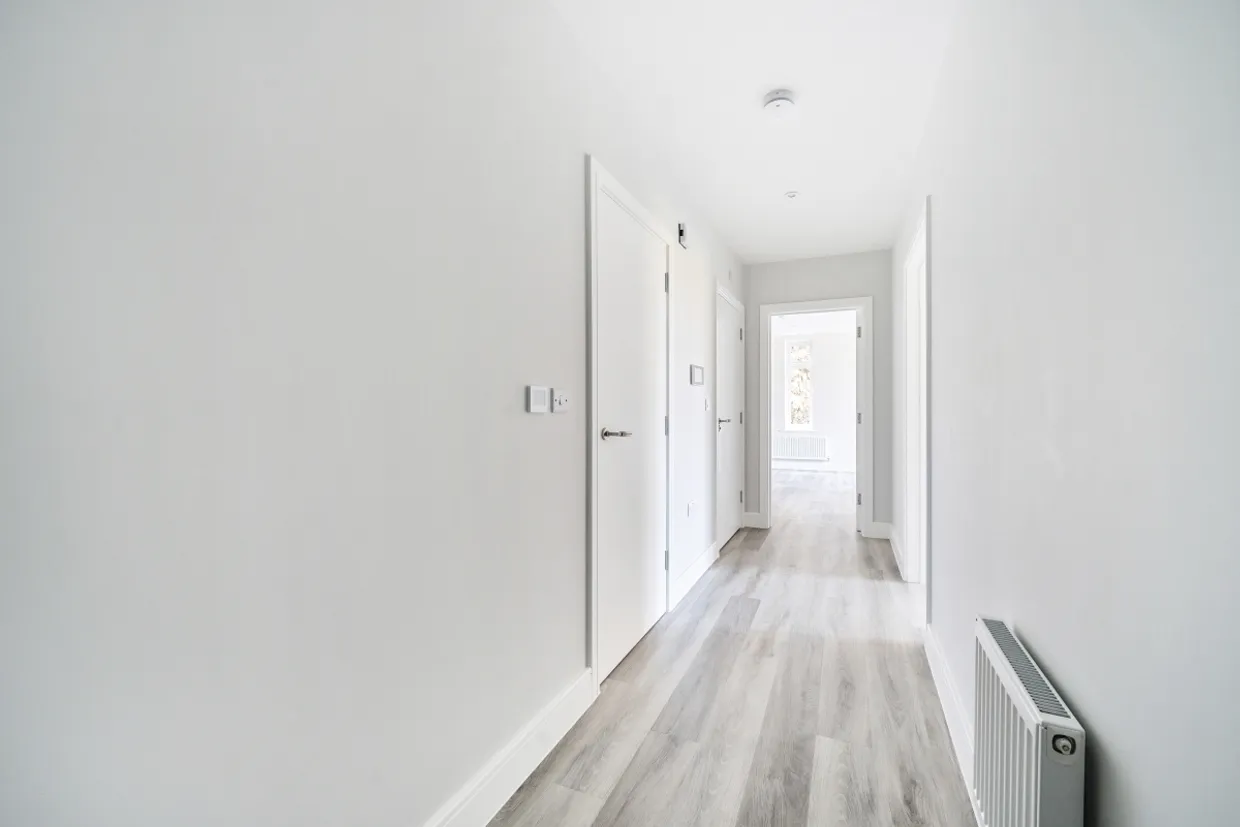 More Lane, Esher KT10 photo 7