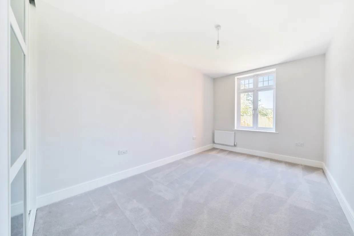 More Lane, Esher KT10 photo 8