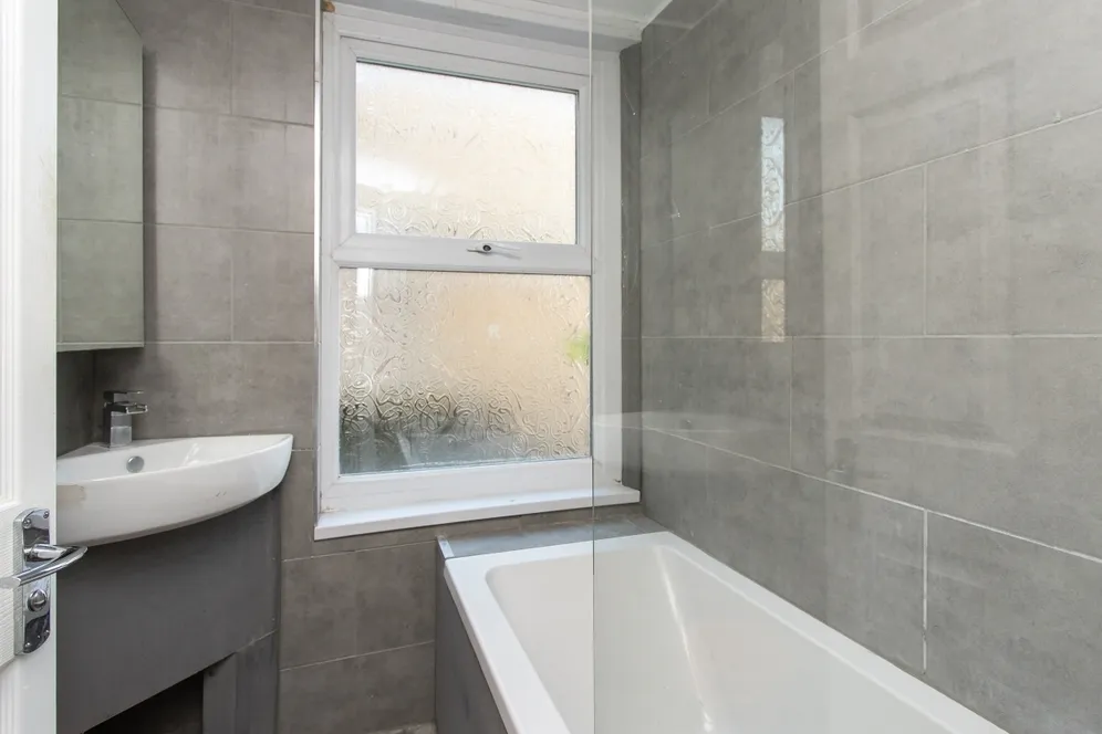 Sandmere Road London SW4 photo 10