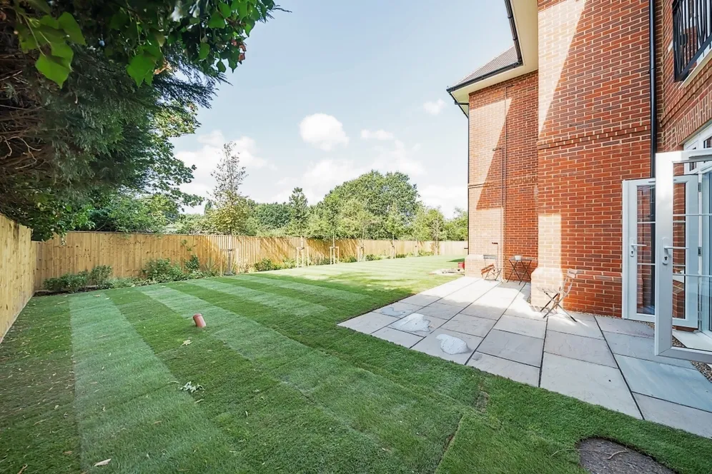 More Lane, Esher KT10 photo 11