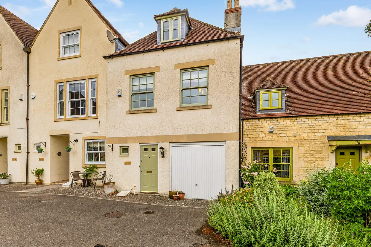 Bingham Close, Cirencester, GL7 photo 1