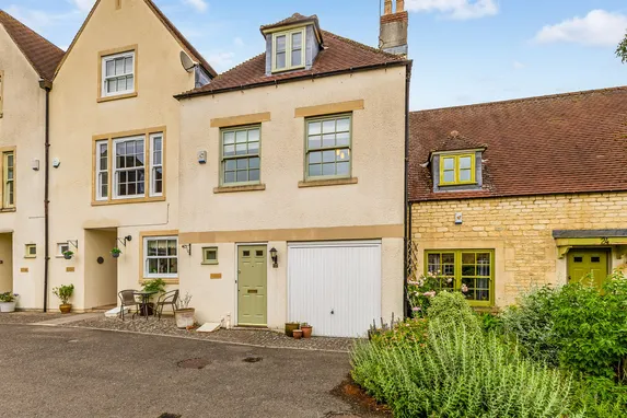 Bingham Close, Cirencester, GL7