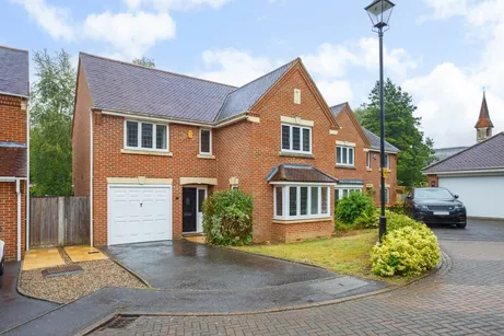Vicarage Close Colgate RH12