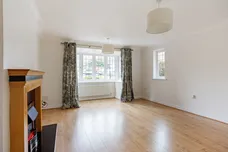 Vicarage Close Colgate RH12 photo 3