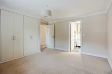 Vicarage Close Colgate RH12 photo 4