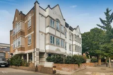 Ealing Green Ealing W5 photo 1