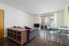 Barking Road, E16 photo 1