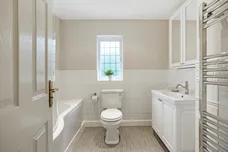 Vicarage Close Colgate RH12 photo 5