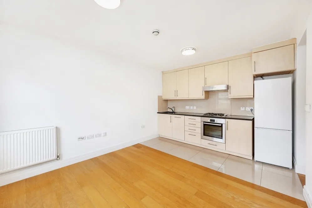 Loveday Road, London, W13 photo 3