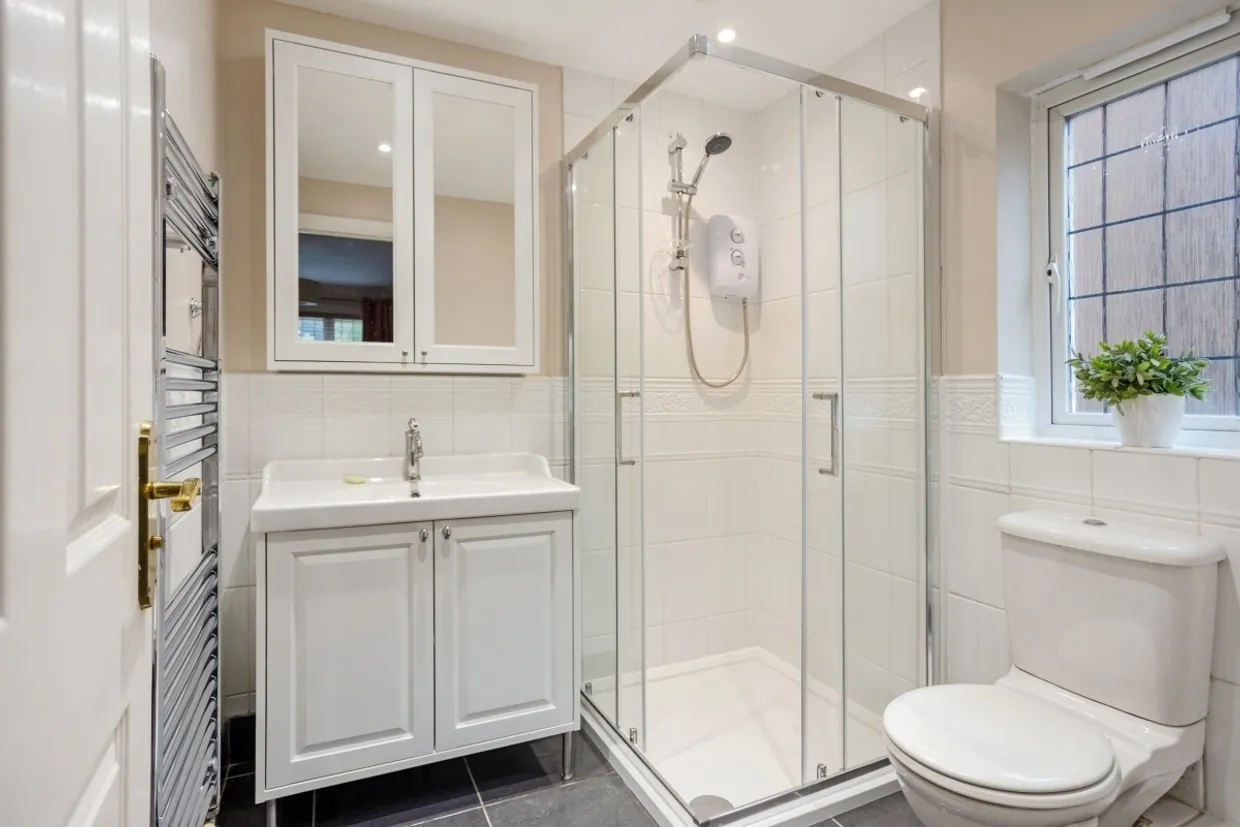 Vicarage Close Colgate RH12 photo 6