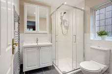 Vicarage Close Colgate RH12 photo 6