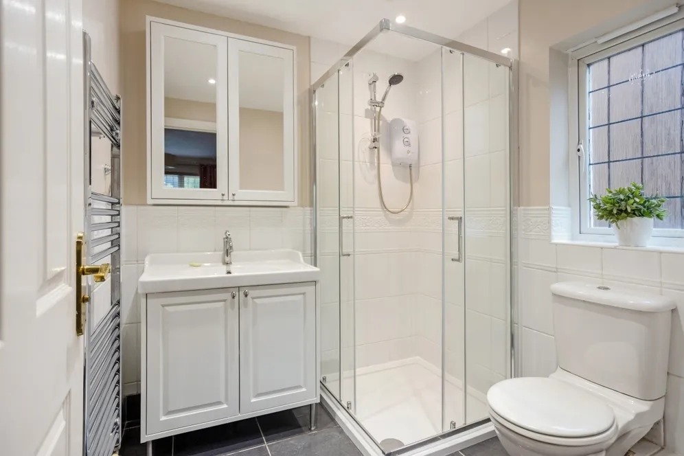 Vicarage Close Colgate RH12 photo 6