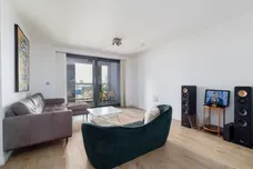 Williamsburg Plaza, E14 photo 6