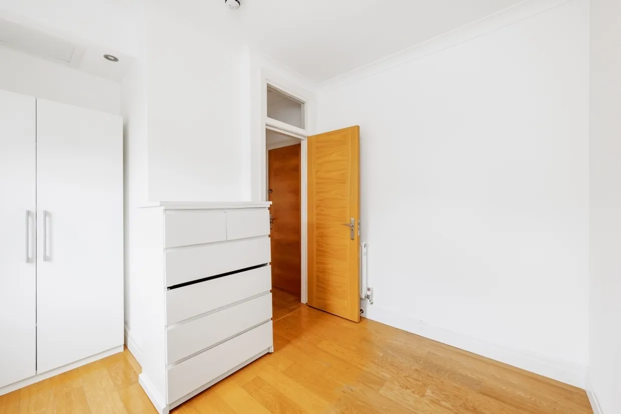 Loveday Road, London, W13 photo 8