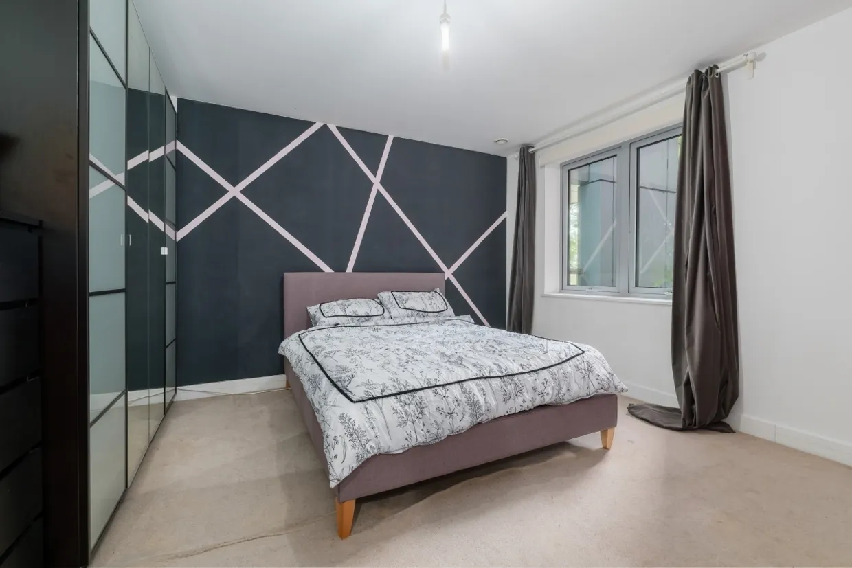 Barking Road, E16 photo 7