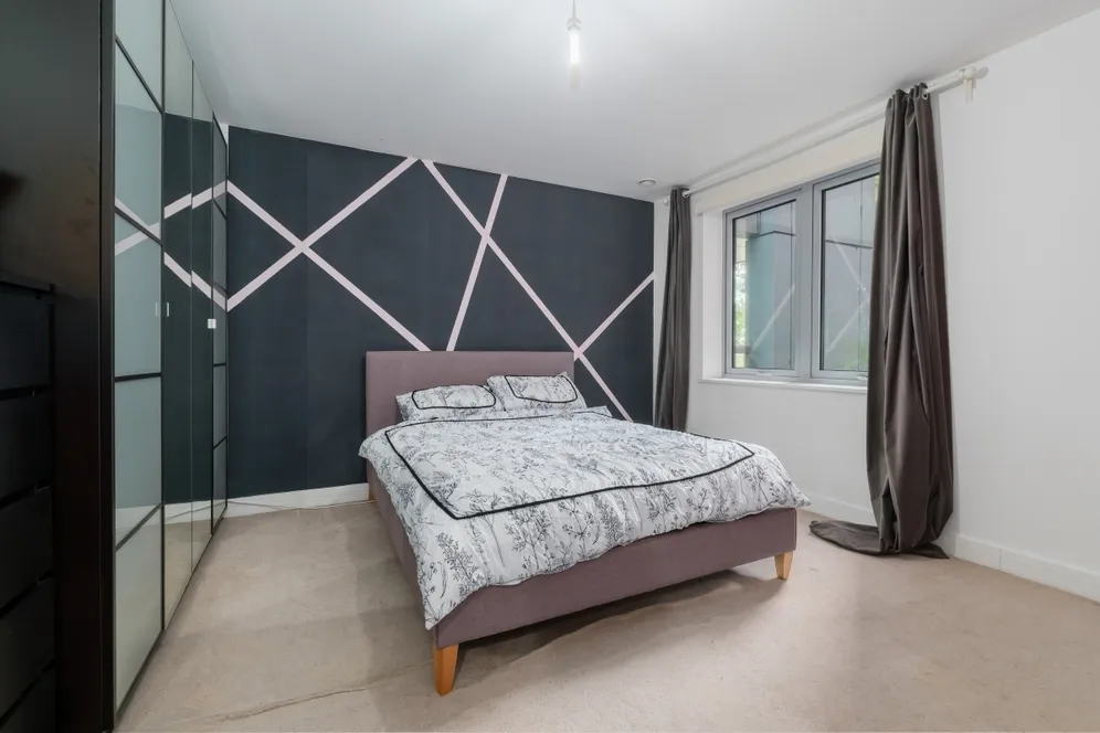 Barking Road, E16 photo 7