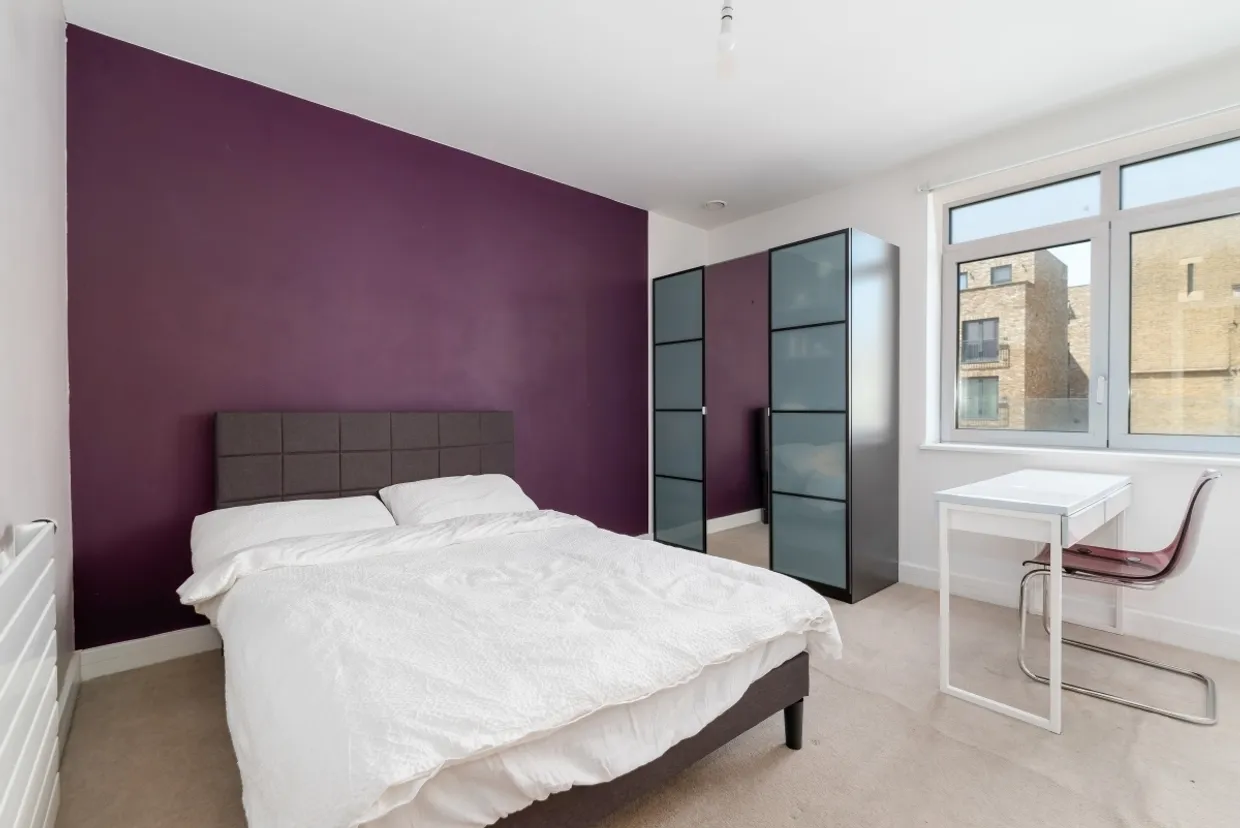 Barking Road, E16 photo 8
