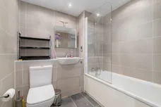 Barking Road, E16 photo 9