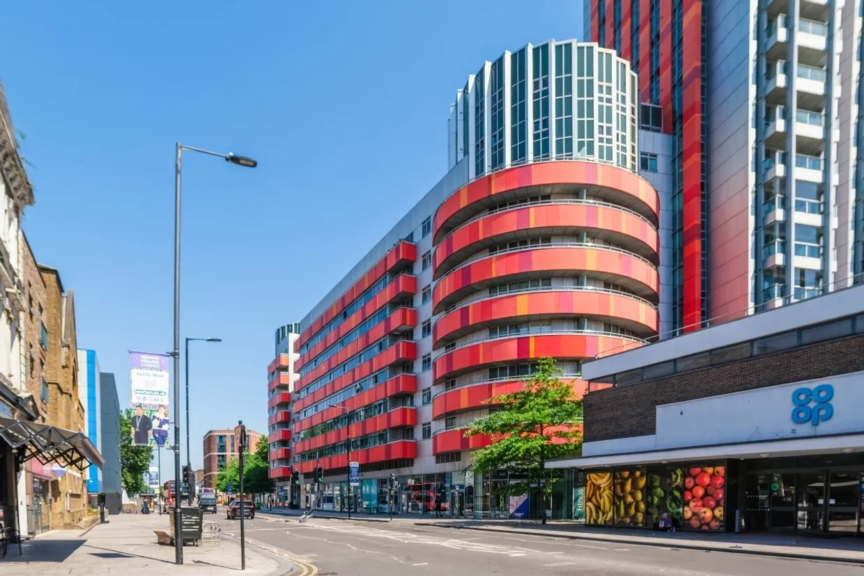 Barking Road, E16 photo 10