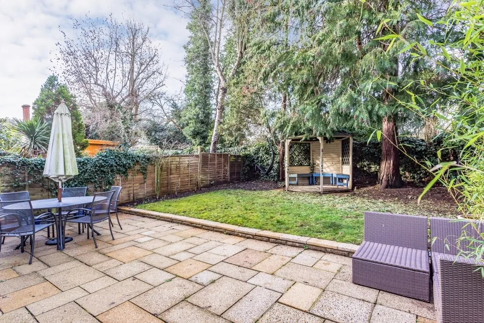 Tudor Well Close Stanmore HA7 photo 8