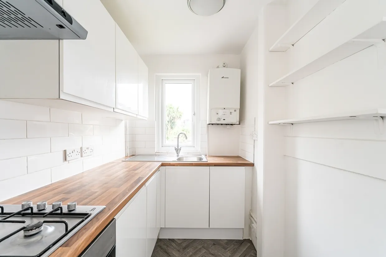 Replingham Road London SW18 photo 7