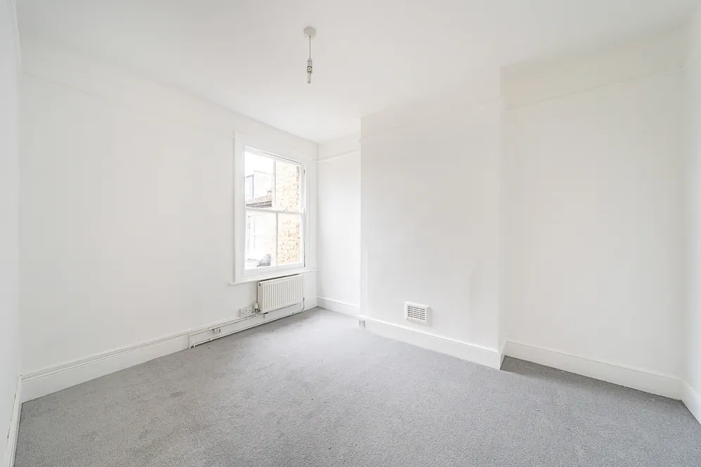 Replingham Road London SW18 photo 8
