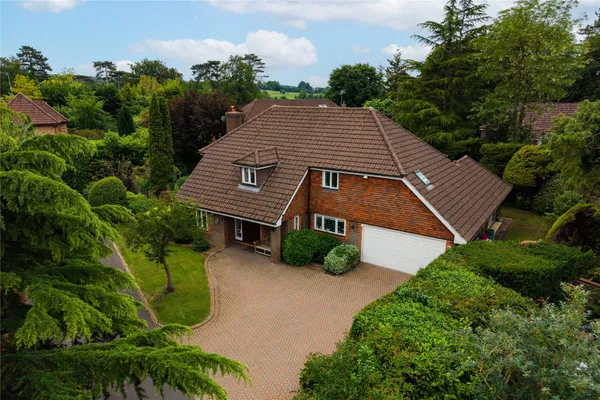 Glenheadon Close, Leatherhead, Surrey, KT22