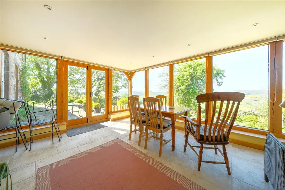 Property carousel item 9