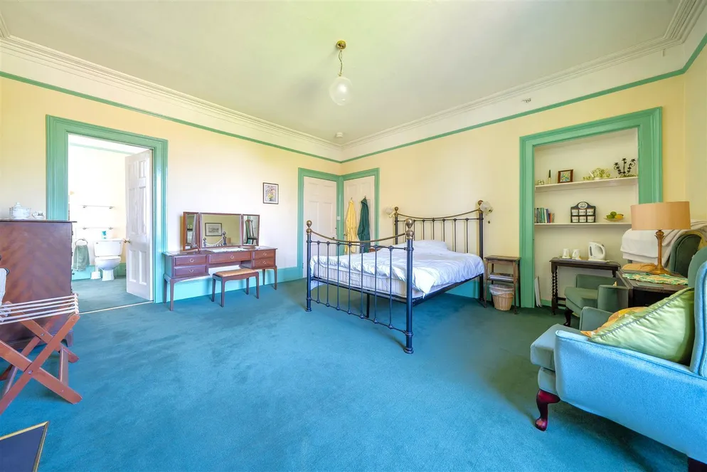 Property carousel item 12
