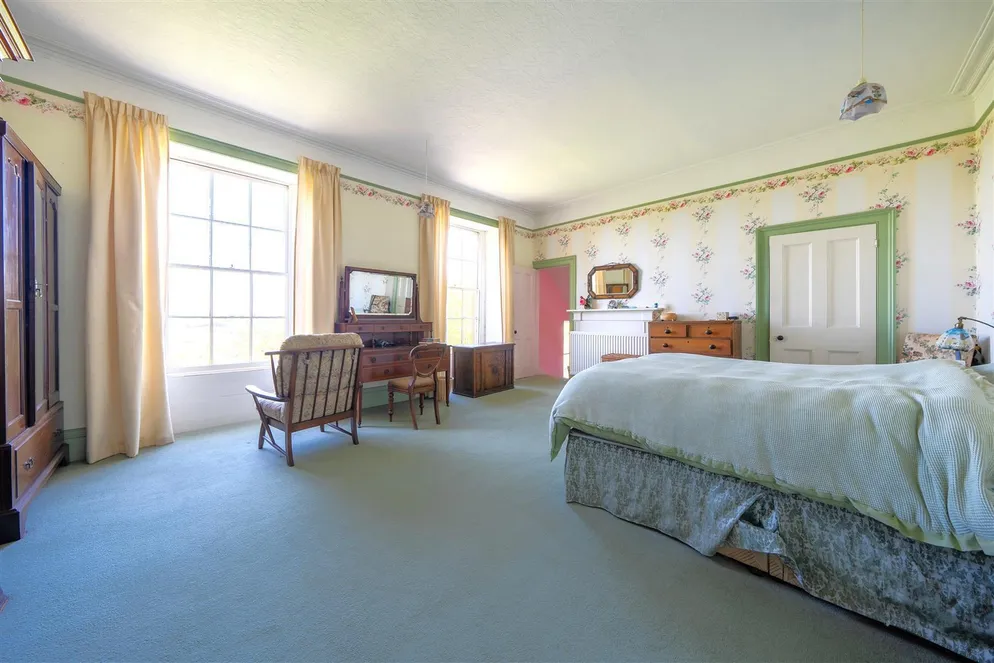 Property carousel item 14