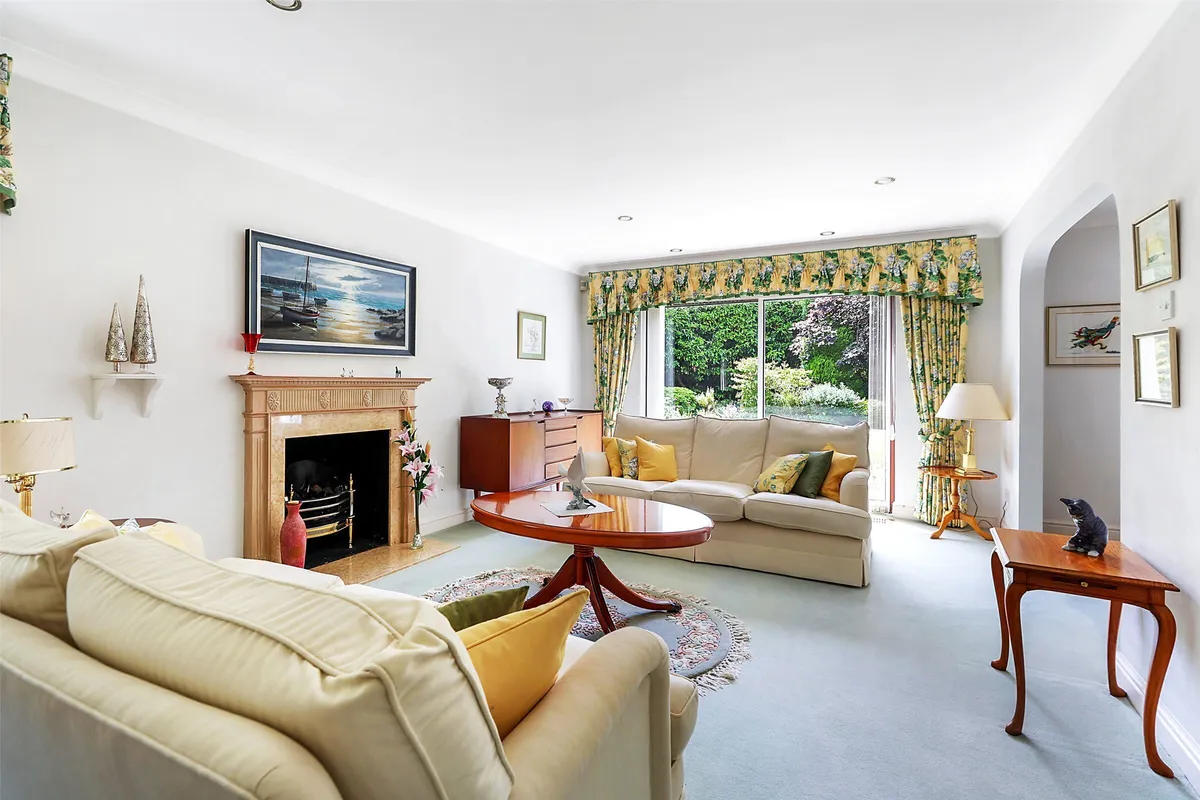 Glenheadon Close, Leatherhead, Surrey, KT22