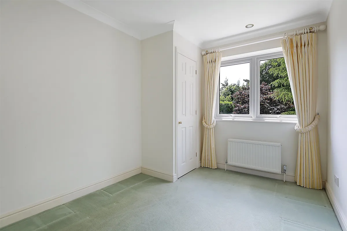 Glenheadon Close, Leatherhead, Surrey, KT22