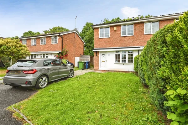 Ellesworth Close, Old Hall, Warringto...
