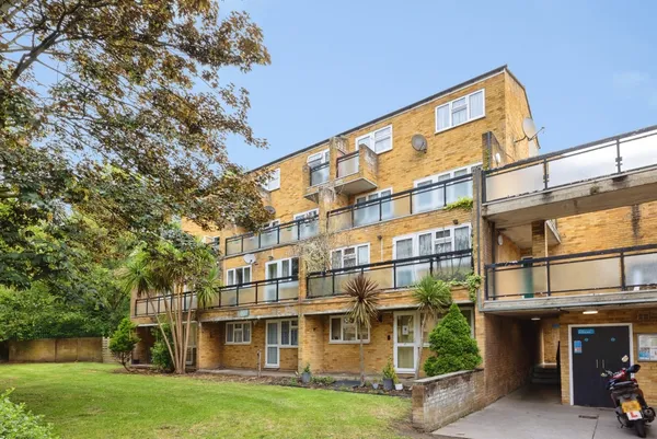 Bredhurst Close, London, SE20