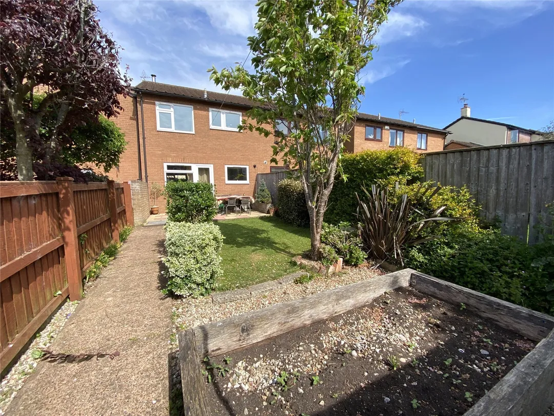 https://mr0.homeflow-assets.co.uk/files/photo/image/47498/8717/_x_/TOP250222_41.jpg