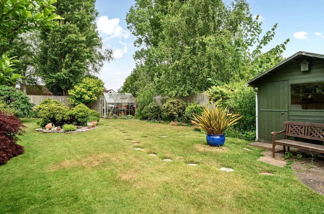 https://mr0.homeflow-assets.co.uk/files/photo/image/47498/8731/_x_/SOU260175_15.jpg