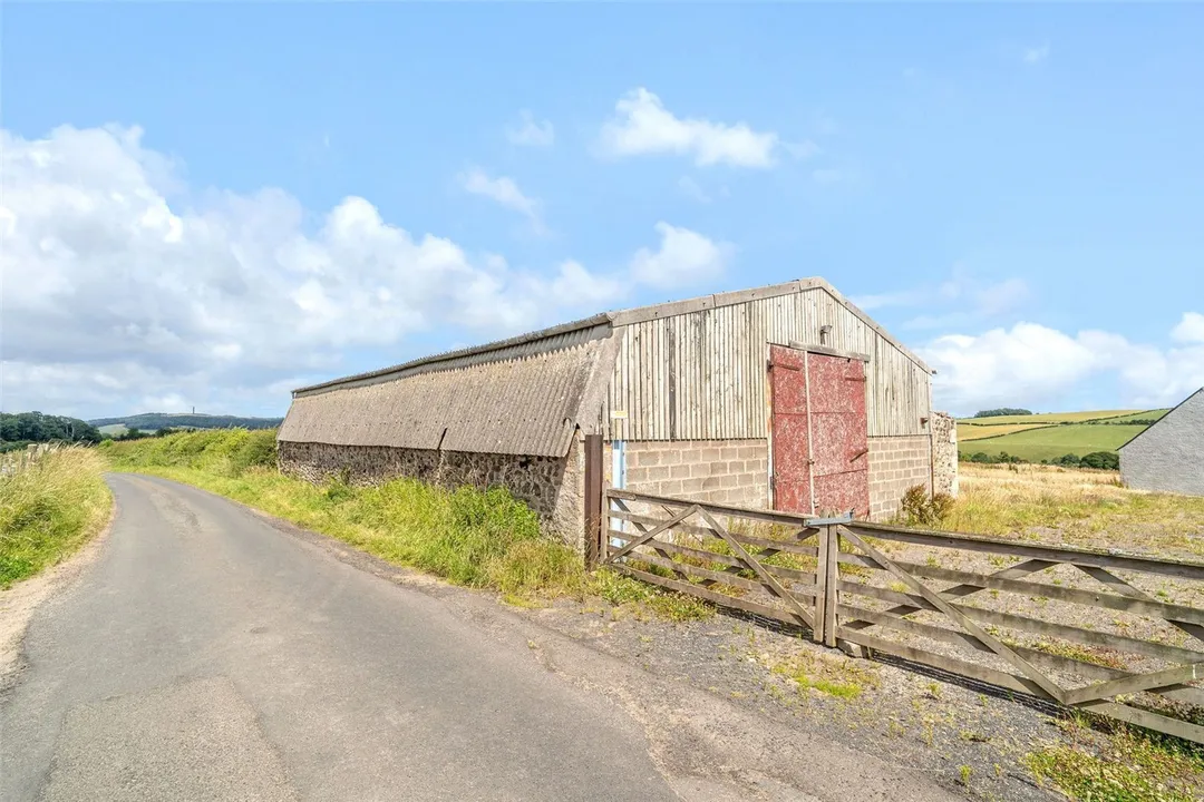 https://mr0.homeflow-assets.co.uk/files/photo/image/47499/0552/_x_/PAT250377_11.jpg