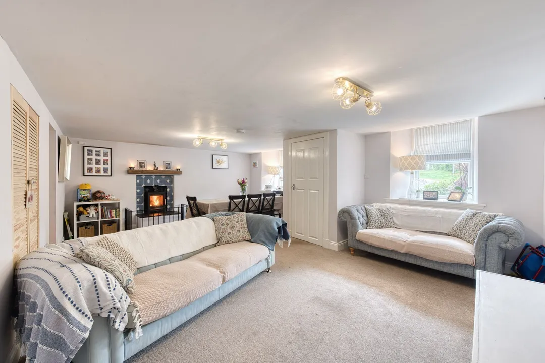 https://mr0.homeflow-assets.co.uk/files/photo/image/47499/0774/_x_/DSC_1883_HDR-14.jpg