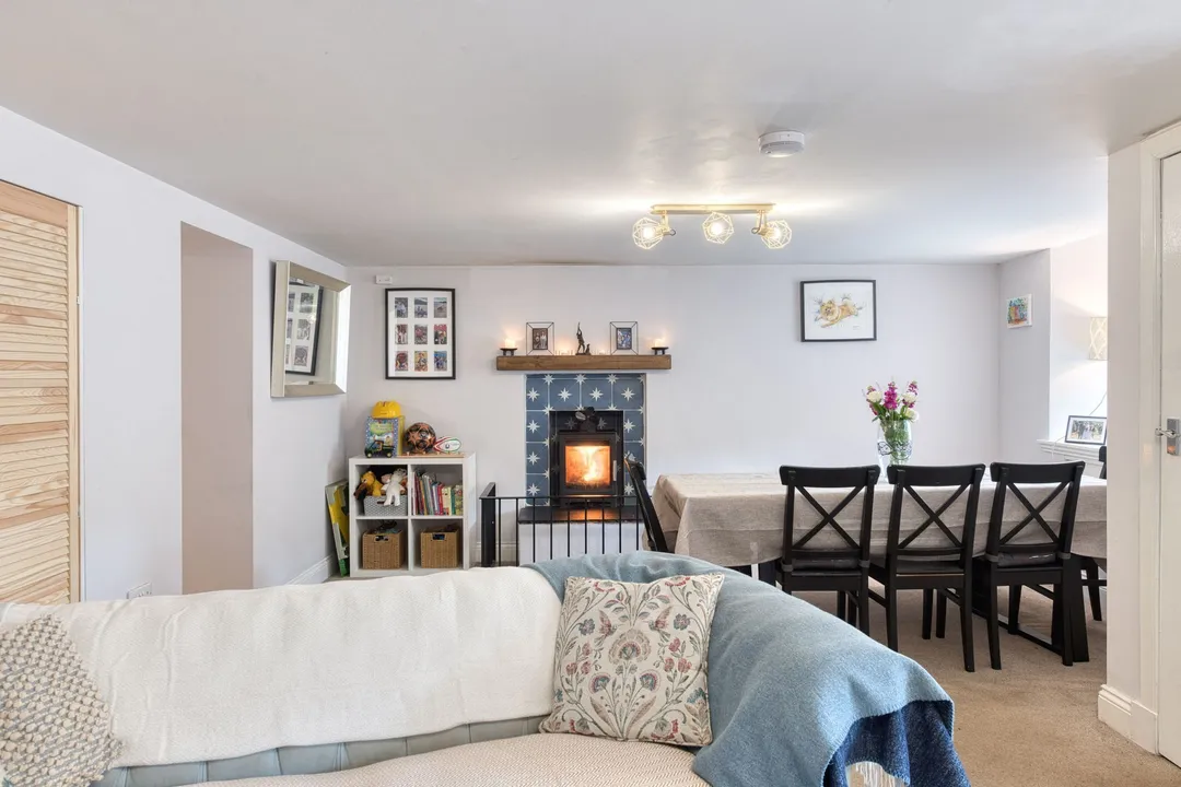 https://mr0.homeflow-assets.co.uk/files/photo/image/47499/0779/_x_/DSC_1898_HDR-17.jpg
