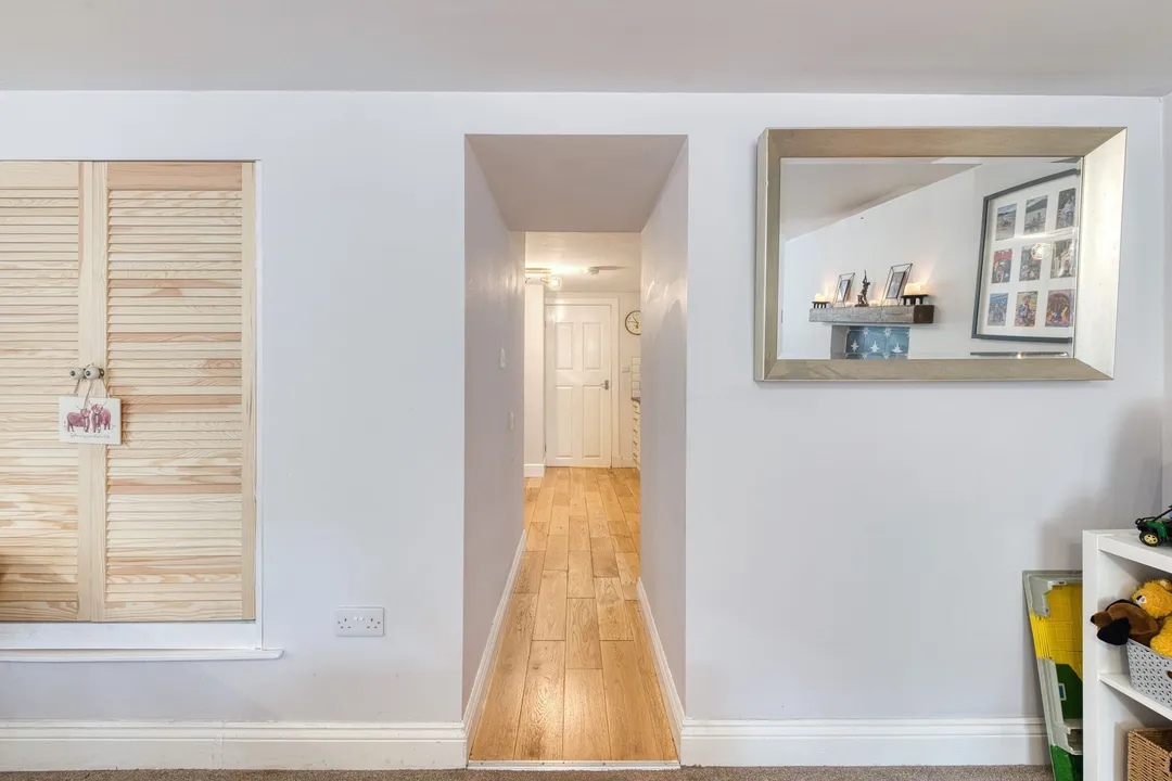 https://mr0.homeflow-assets.co.uk/files/photo/image/47499/0784/_x_/DSC_1953_HDR-25.jpg