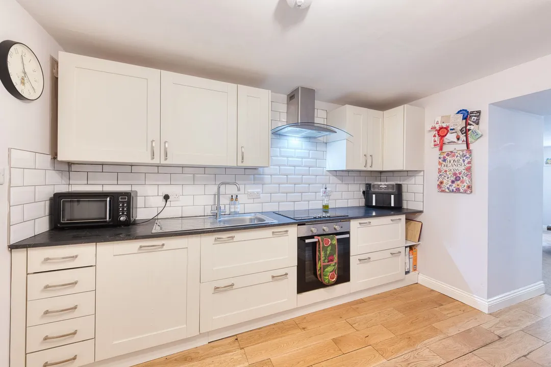 https://mr0.homeflow-assets.co.uk/files/photo/image/47499/0794/_x_/DSC_2013_HDR-33.jpg