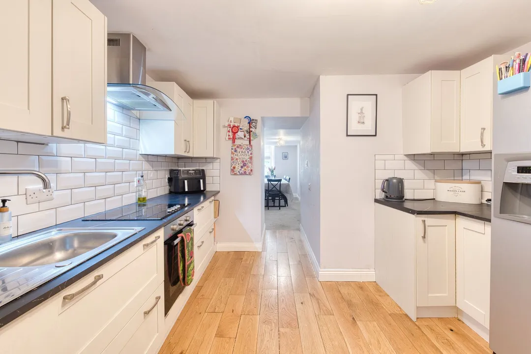 https://mr0.homeflow-assets.co.uk/files/photo/image/47499/0798/_x_/DSC_1988_HDR-31.jpg