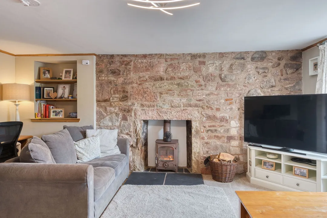 https://mr0.homeflow-assets.co.uk/files/photo/image/47499/0827/_x_/DSC_2183_HDR-62.jpg