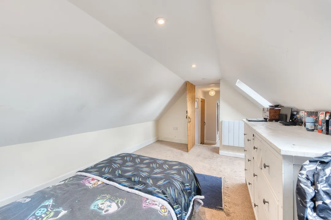 https://mr0.homeflow-assets.co.uk/files/photo/image/47499/0884/_x_/DSC_2323_HDR-81.jpg