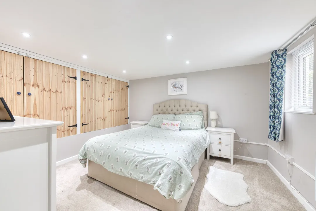 https://mr0.homeflow-assets.co.uk/files/photo/image/47499/0886/_x_/DSC_2048_HDR-39.jpg