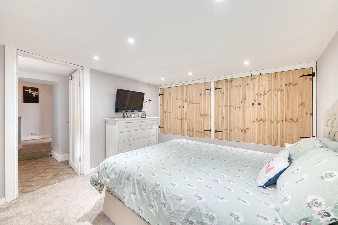 https://mr0.homeflow-assets.co.uk/files/photo/image/47499/0887/_x_/DSC_2063_HDR-41.jpg