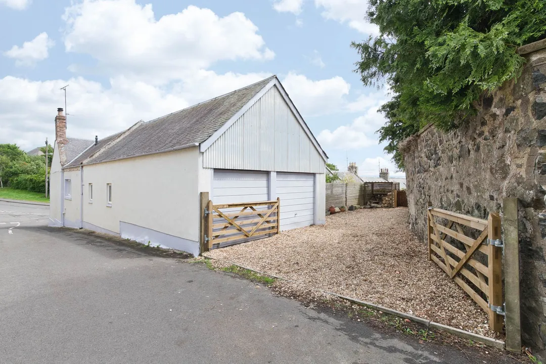 https://mr0.homeflow-assets.co.uk/files/photo/image/47499/0896/_x_/DSC_2423-111.jpg